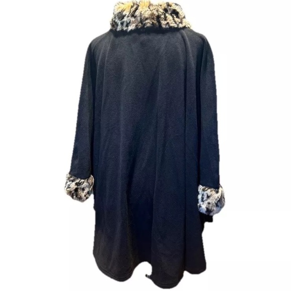 Women's Black Batwing Poncho Cape Leopard Faux Fur Collar Cuffs Size Large - Picture 5 of 6